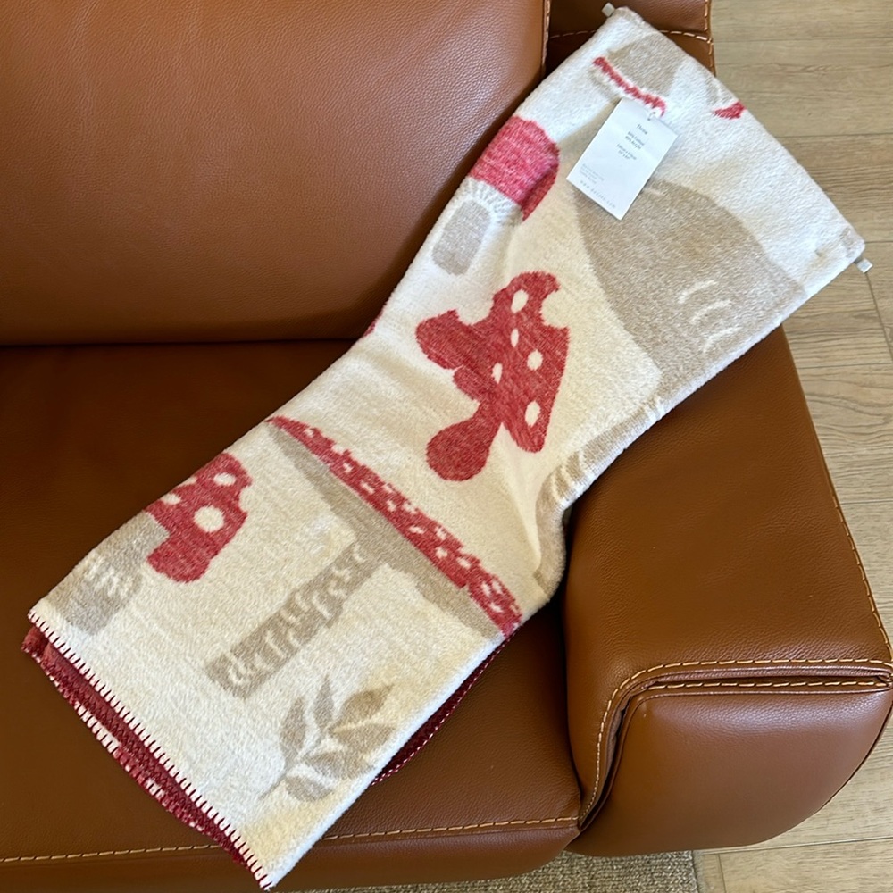 Docofil mushroom blanket soft throw 51” X 67”